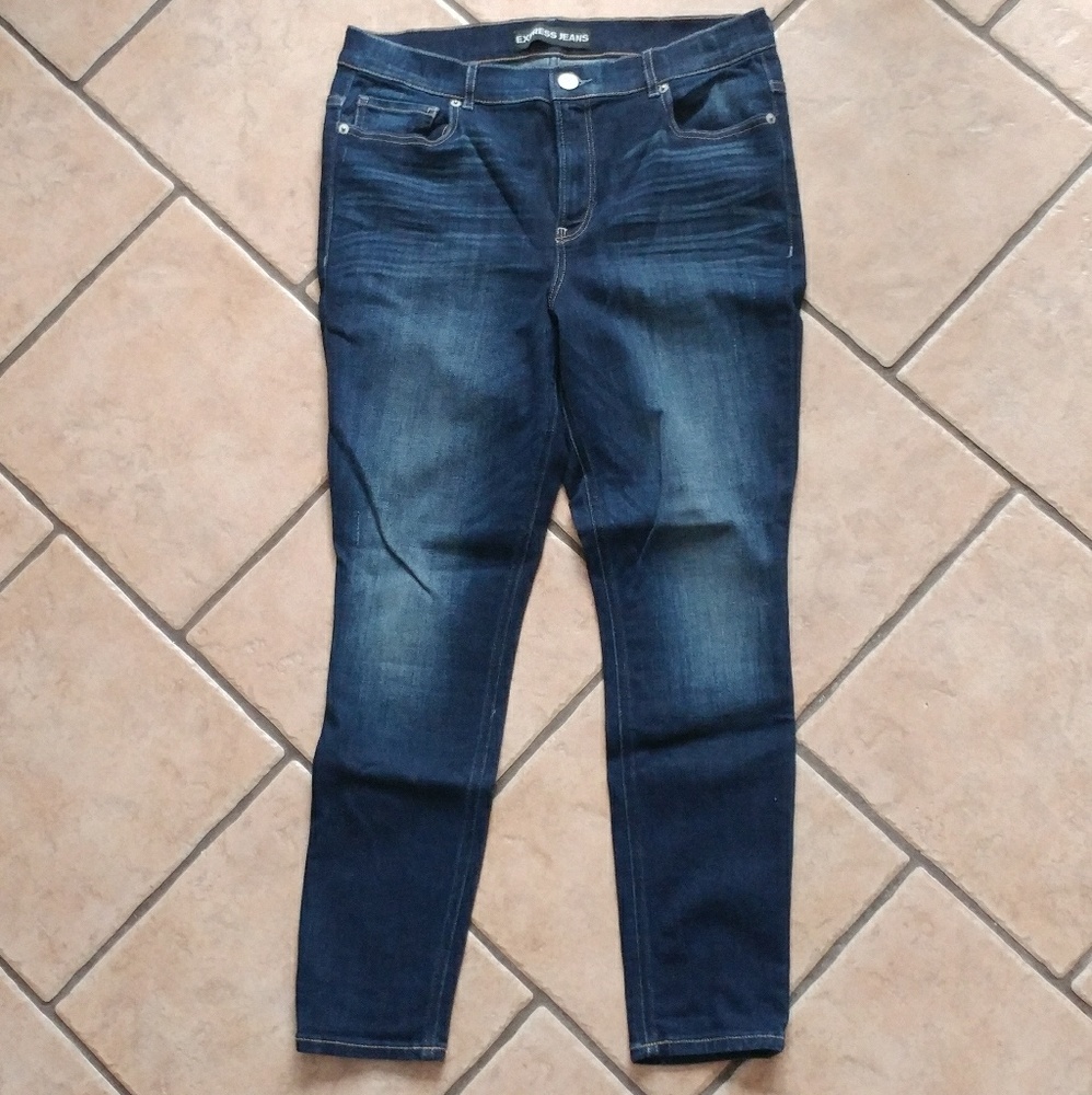NWOT Express High Rise Jean Leggings 12 Short
